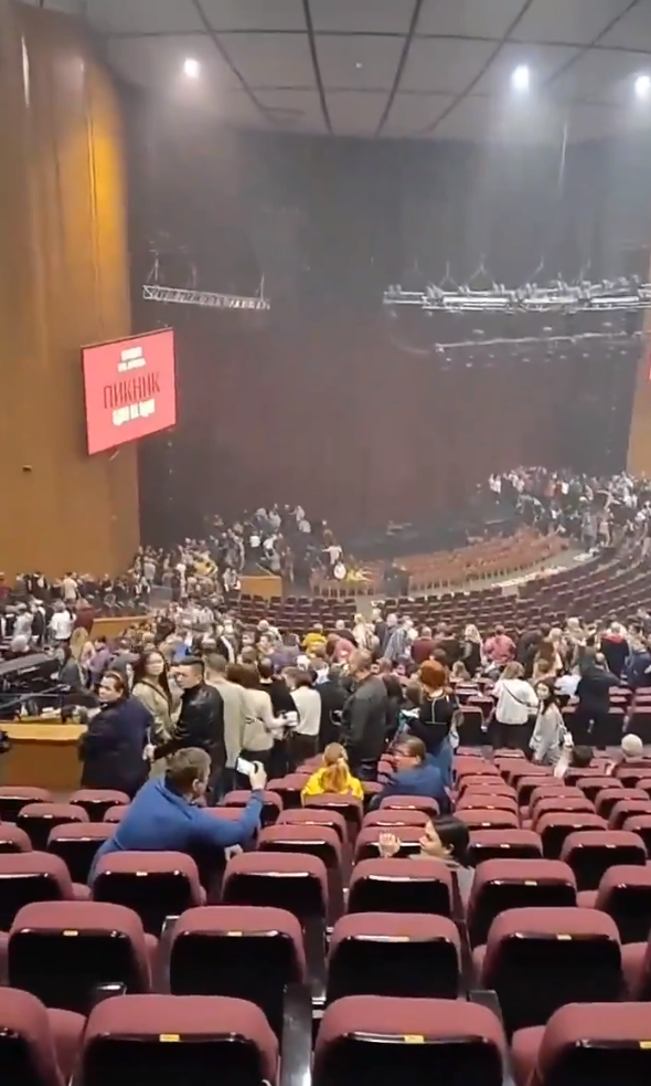 Rusya'nın başkenti Moskova'da bir konser salonunda silahlı saldırı düzenlendi