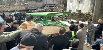 Tekirdağ'da tır ile minibüsün çarpıştığı kazada hayatını kaybeden 5 kişiden 4'ü memleketi Kırklareli'nde toprağa verildi