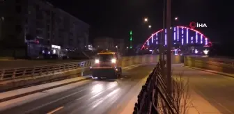 Erzurum'da yoğun kar yağışı ve buzlanma kazalara neden oldu