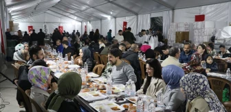 İzmir'deki üniversitelerde eğitim gören Filistinli öğrenciler iftarı birlikte yaptı