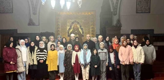 İpekyolu İlçe Müftülüğü'nden hafızlık yapan öğrenciler Tarihi Hüsrev Paşa Camisi'nde iftar yaptı