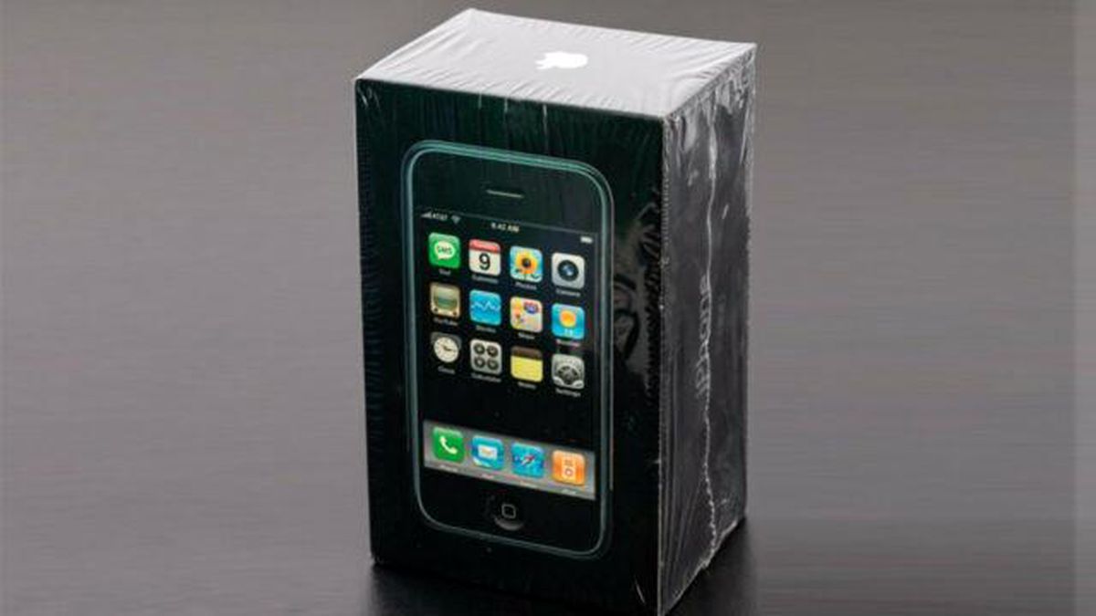 İlk iPhone Modeli Rekor Fiyata Satıldı