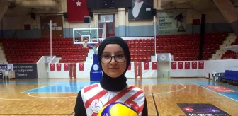 Adana'da Toplum Destekli Polislik Şube Müdürlüğü Kız Voleybolcularla Antrenman Yaptı
