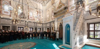 Ayazma Camisi'ne minber kapı örtüsü dualarla yerleştirildi