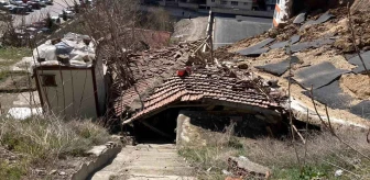 Ankara'da İstinat Duvarı Çöken Apartman Gecekondunun Üzerine Çöktü