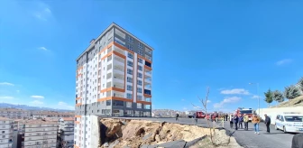 Ankara'da İnşaat Aşamasındaki Apartmanın İstinat Duvarı Gecekondunun Üzerine Yıkıldı