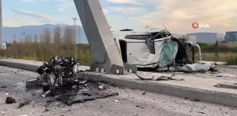 Kuzey Marmara Otoyolunda feci kaza: Gişeye çarpıp taklalar atan otomobilin motoru fırladı