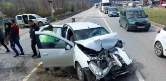 Samsun'da otomobil kamyonete çarptı: 2 yaralı