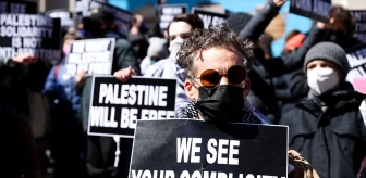 Protestocular New York'taki Metropolitan Sanat Müzesi'ni Filistin'e destek için kapattı