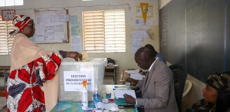 Senegal'de cumhurbaşkanı seçimi için oy verme işlemi başladı