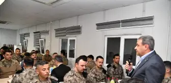 Barış Pınarı Harekatı'nda görev yapan güvenlik güçleri iftarda buluştu