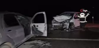 Gaziantep'te iki otomobil kafa kafaya çarpıştı: 2 ölü, 6 yaralı
