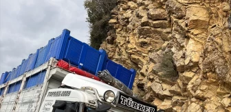 Isparta'da otomobil ile kamyon çarpıştı: 3 yaralı