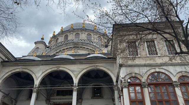 İstanbul'da dehşet: Annesini ve kız kardeşini öldüren şahıs camide böyle intihar etti
