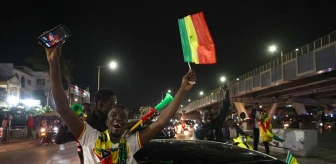 Senegal'de Cumhurbaşkanı Seçiminde Faye Destekçileri Galibiyet Kutlaması Yaptı
