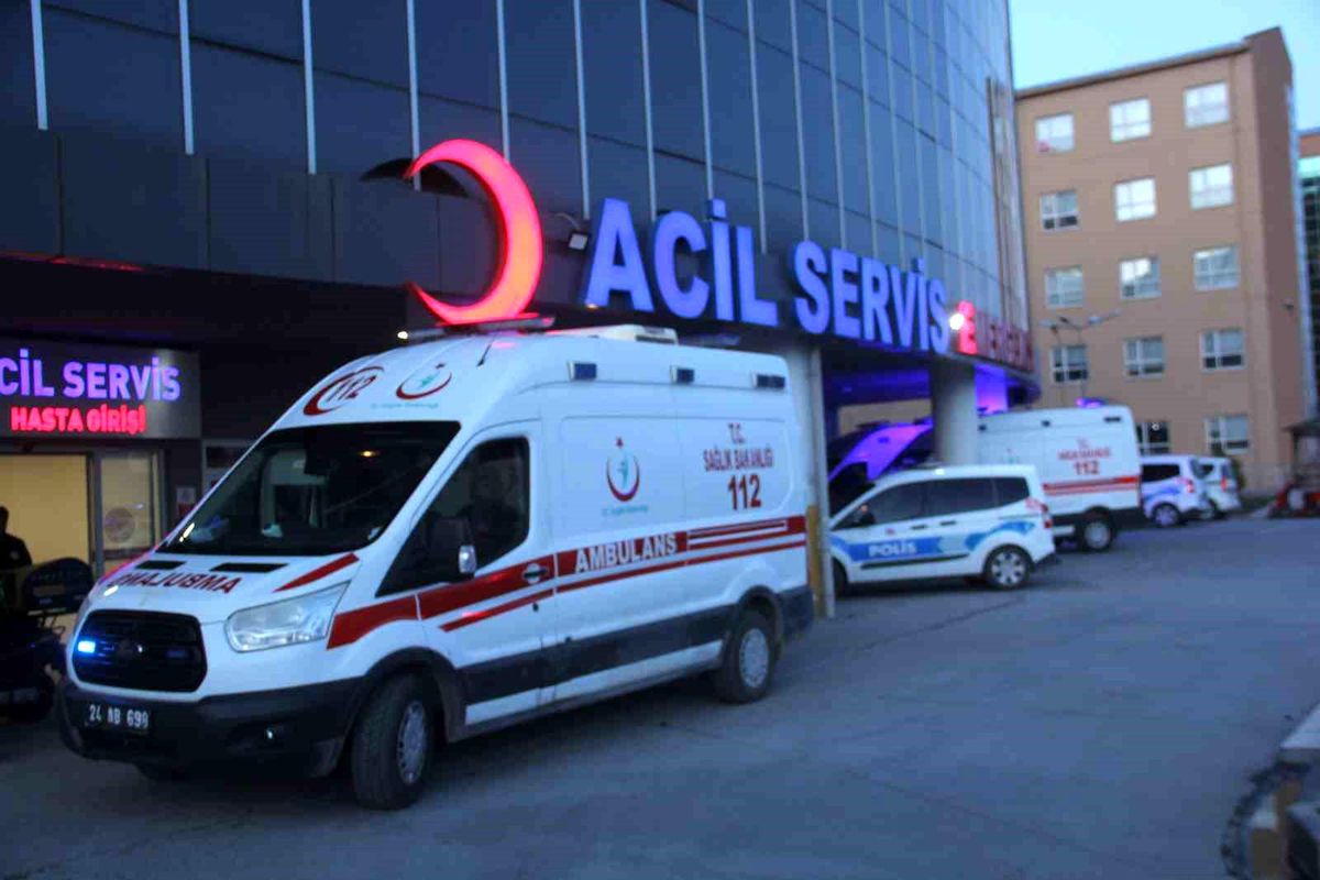 Erzincan'da çocuk tartışması kavgaya dönüştü: 5 kişi yaralandı