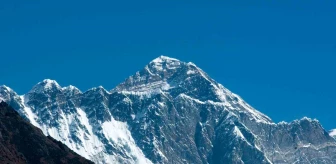 Everest Dağı'na tırmanan dağcılara GPS izleme cihazı zorunluluğu