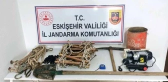 Eskişehir'de Kaçak Kazı Yapan 2 Şahıs Yakalandı