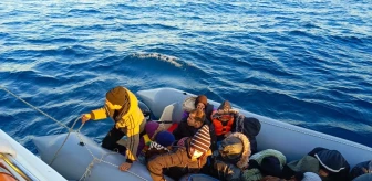 İzmir Dikili açıklarında 12'si çocuk 27 düzensiz göçmen kurtarıldı