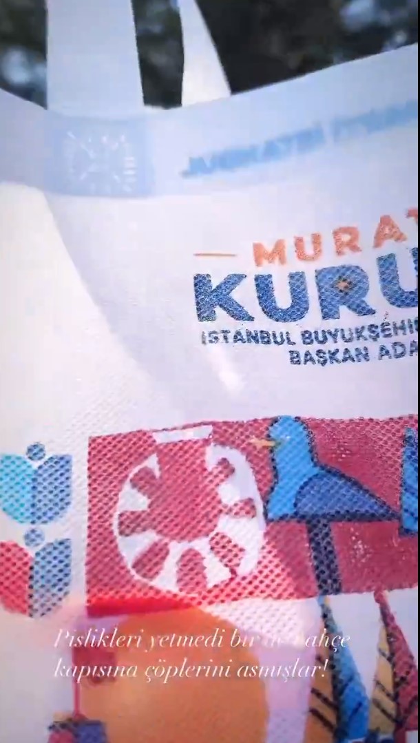 Oyuncu Murat Ünalmış, AK Parti adına evine getirilen seçim torbasını çöpe attı