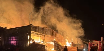 Sinop'ta Sanayi Sitesinde Yangın: Bir İş Yeri ve Depo Kullanılamaz Hale Geldi