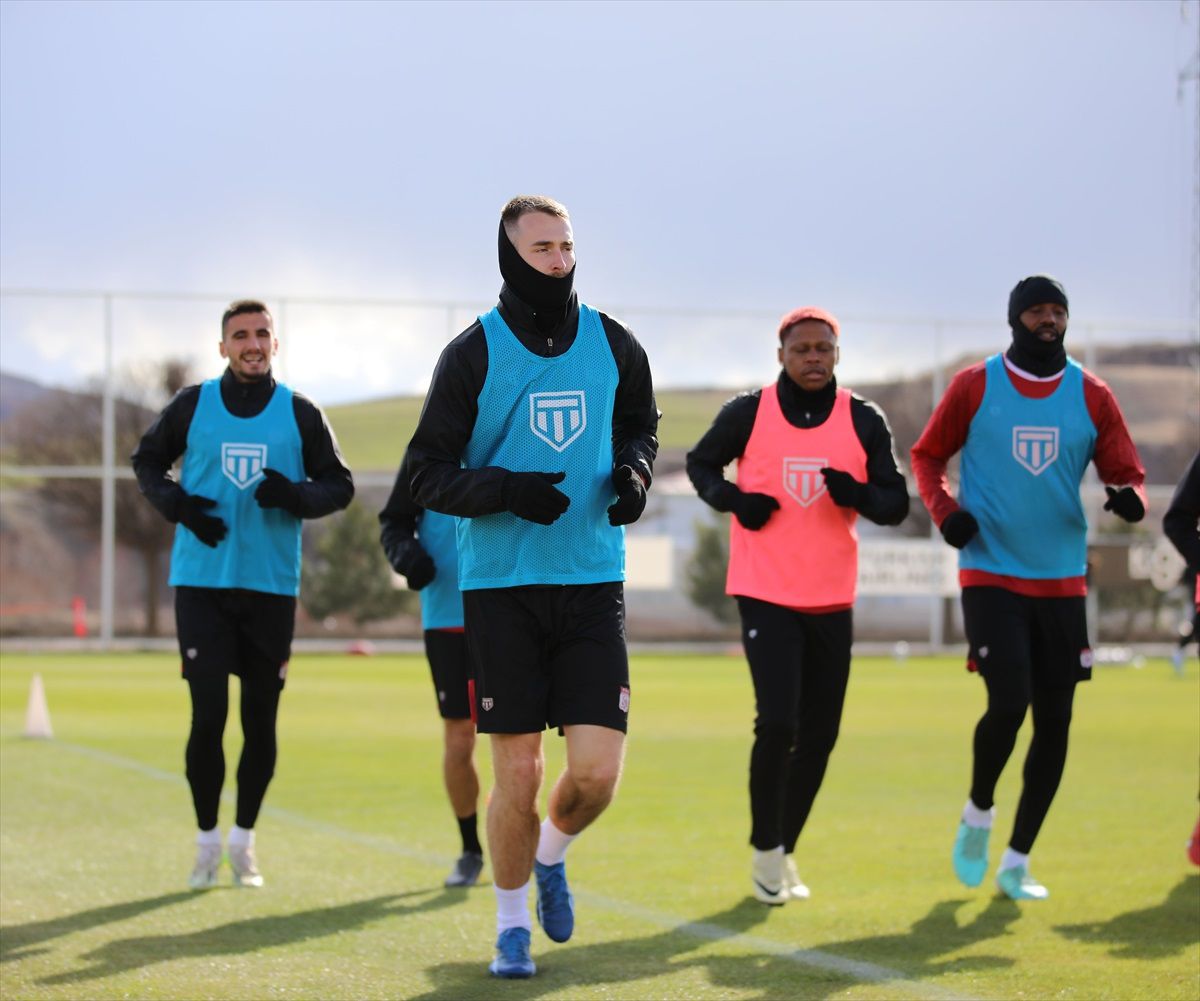 Sivasspor, Karagümrük maçı için hazırlıklarını sürdürdü