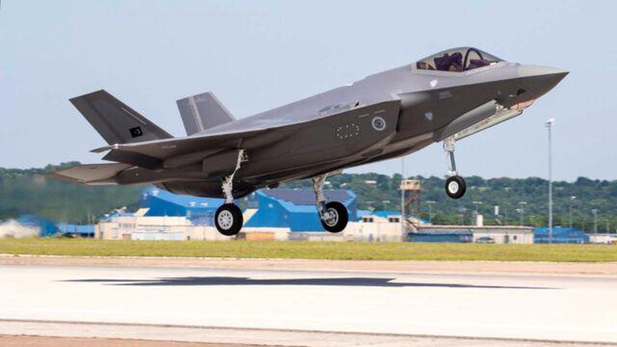 Yunanistan F-35 için hangarları boşaltıyor! Satılık F-16 Blok 30 ve Mirage 2000!