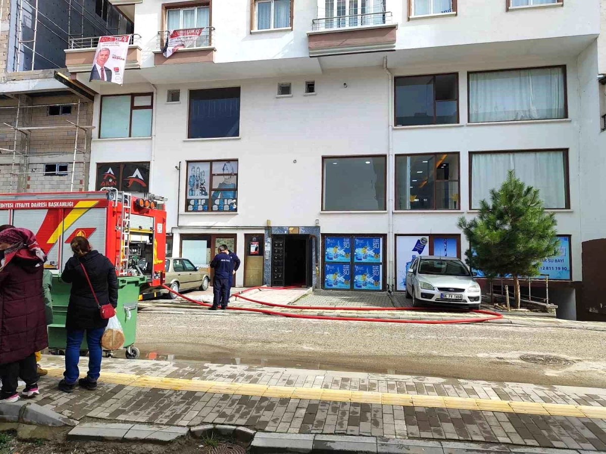 Ankara'da Bir Apartmanda Yangın Çıktı