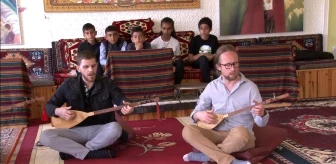 Amerikalı Müzisyenler Türkiye'de Bağlama Aşığı Oldu