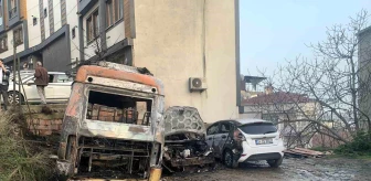 Beyoğlu'nda Minibüste Çıkan Yangın Çevredeki Araçlara Sıçradı