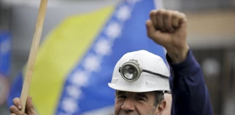 Bosna Hersek'te Maden İşçileri Maaşlarını Alamayınca Eylem Yaptı