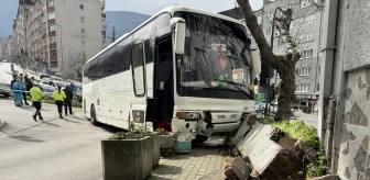 Bursa'da freni arızalanan otobüs kaza yaptı