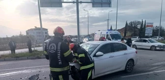 Denizli'de Otomobil Kazası: 3 Kişi Yaralandı