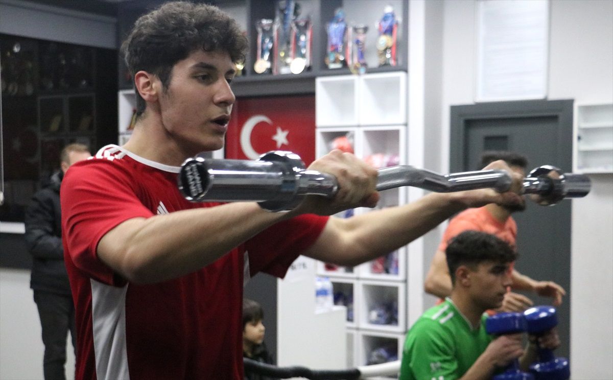 Muhammed Enes Yanmaz, Kick Boksta Başarılarını Sürdürüyor