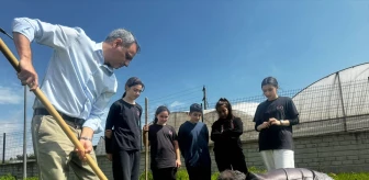 Antalya'da e-Twinning projesi kapsamında öğrenciler fidan dikti