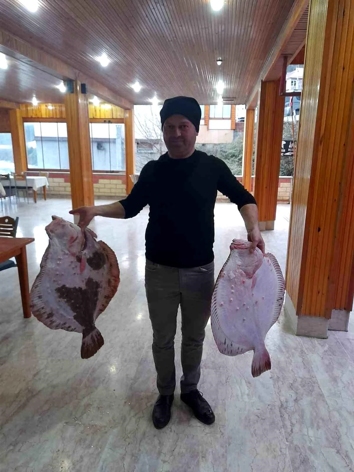 Sinop'ta Nadir Görülen 10 Kilogramlık Kalkan Balığı Yakalandı