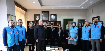 Türkiye Diyanet Vakfı ve İstanbul Müftülüğü, Kütüphane Haftası'nda bir okula kitap hediye etti