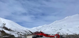 Van'ın Bahçesaray ilçesinde rahatsızlanan hasta ambulans helikopterle hastaneye ulaştırıldı