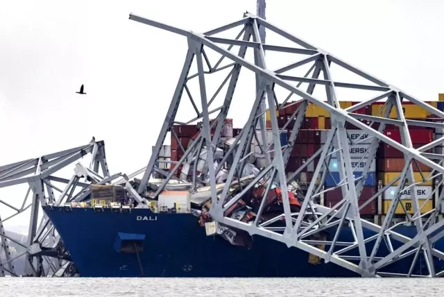 ABD'de Köprü Çökmesi: 2 Kişinin Cansız Bedenine Ulaşıldı ABD'de Köprü Çökmesi: 2 Kişinin Cansız Bedenine Ulaşıldı