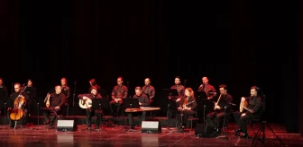 Ramazana özel düzenlenen 'Ateş-i Aşk Tasavvuf Müziği Konseri' AKM Tiyatro Salonu'nda dinleyicilerin beğenisine sunuldu