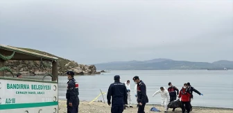 Bandırma'da kıyıya vuran erkek cesedinin kimliği belirlenmeye çalışılıyor