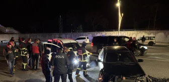 Bingöl'de hafif ticari araç ile otomobilin çarpışması sonucu 4 kişi yaralandı