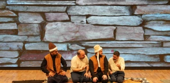 Bağcılar Belediyesi Başkanlık Sahnesi'nde Dünya Tiyatro Gününe özel 'Ziyafet Sofrası' oyunu sahnelendi