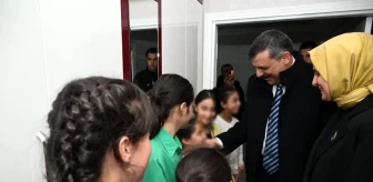 Erzurum Valisi ve eşi, koruma altındaki çocuklarla iftar yaptı