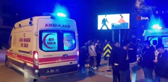 Kadıköy'de şerit değiştirmek isteyen sürücü motosiklete çarptı: 2 yaralı