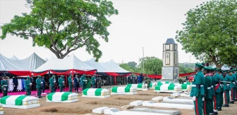 Nijerya'da silahlı saldırıda hayatını kaybeden askerler defnedildi