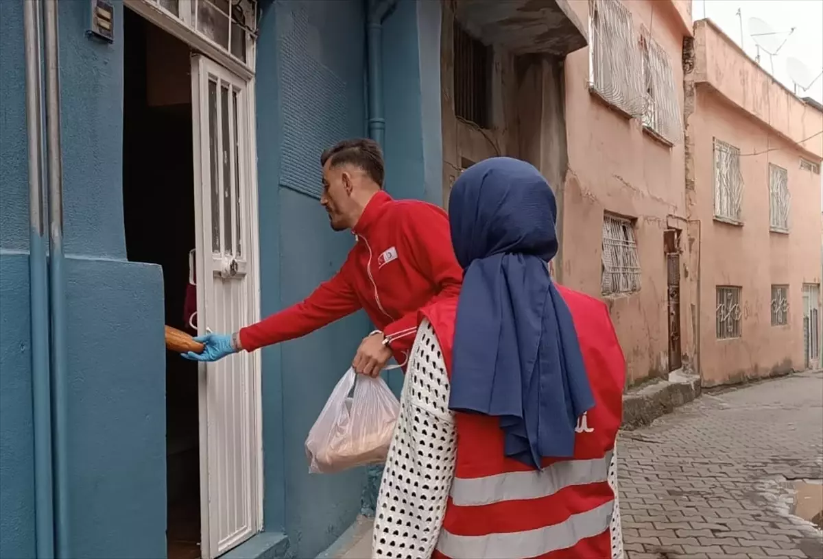 Türk Kızılay Siirt Şubesi Ramazan Boyunca 400 Kişiye Yemek Ulaştırıyor