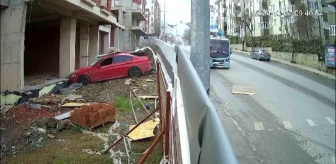 Tuzla'da Kontrolden Çıkan Otomobil İnşaat Alanına Daldı