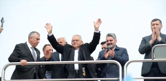 Kayseri Büyükşehir Belediye Başkanı Memduh Büyükkılıç Yeşilhisar'da miting düzenledi
