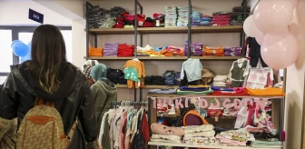 Bülbülzade Vakfı, ihtiyaç sahibi çocuklara kıyafet yardımı yapıyor